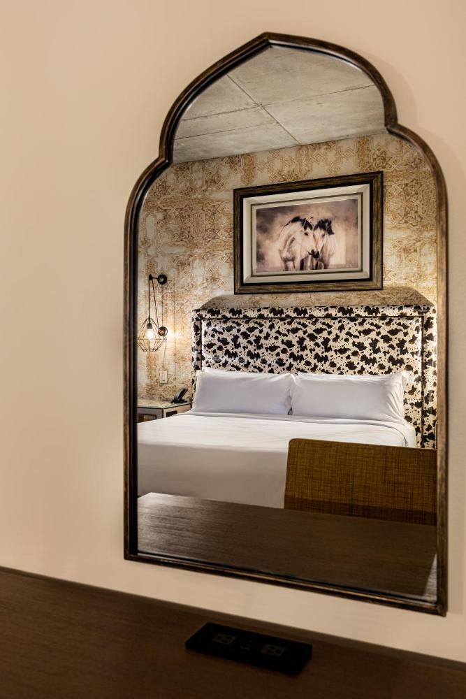 Standard Queen Room with Two Queen Beds interior